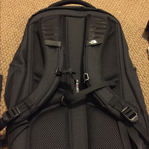 BRAND NEW PINK & BLACK NORTHFACE BACKPACK - Picture 2 of 7